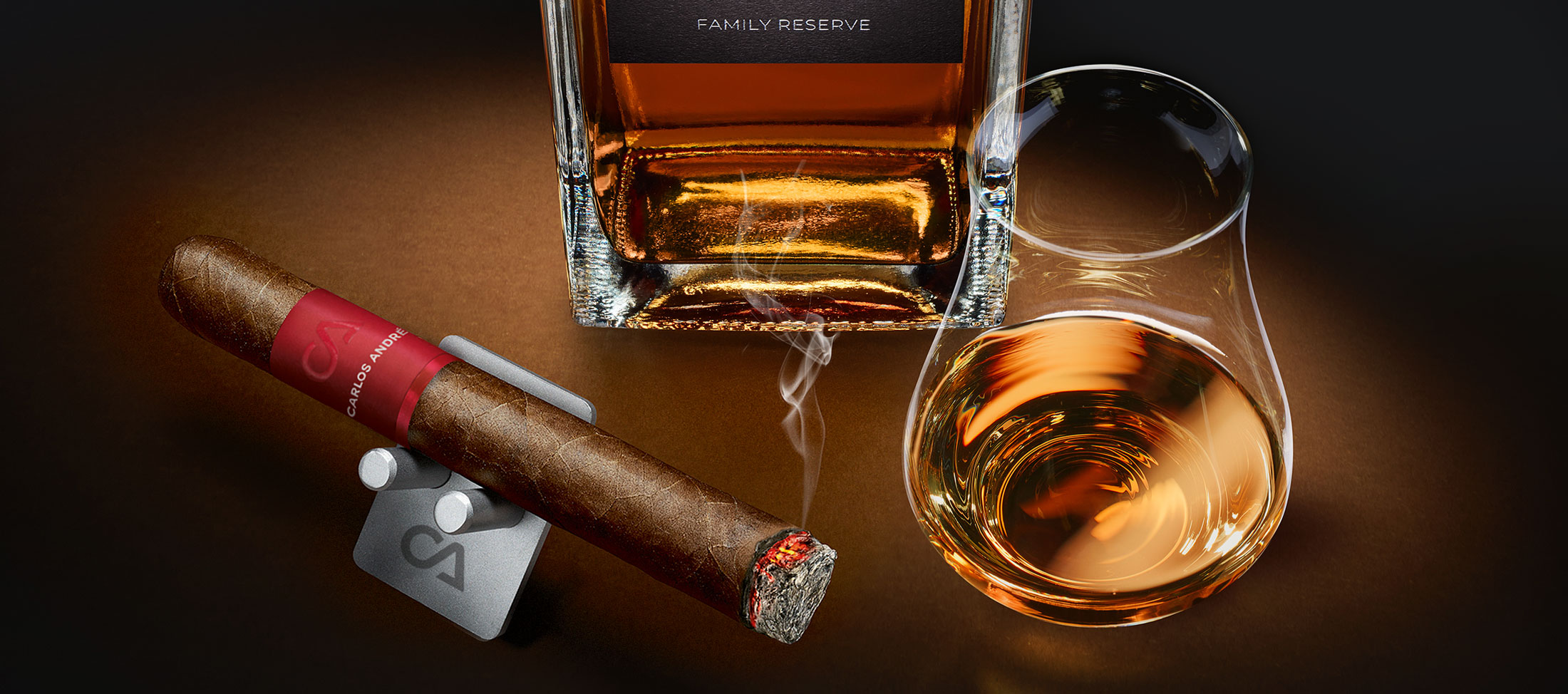 CARLOS ANDRÉ Rum und Zigarre